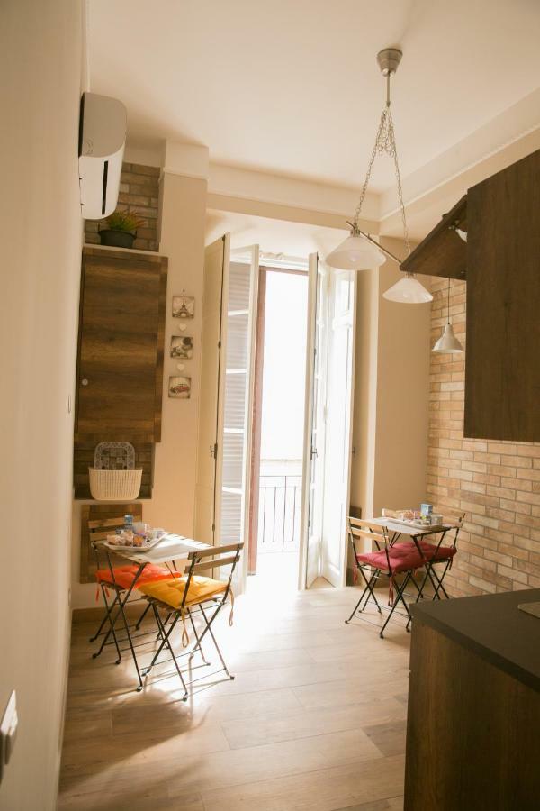 Casa Cairoli Hotel Наполи Екстериор снимка